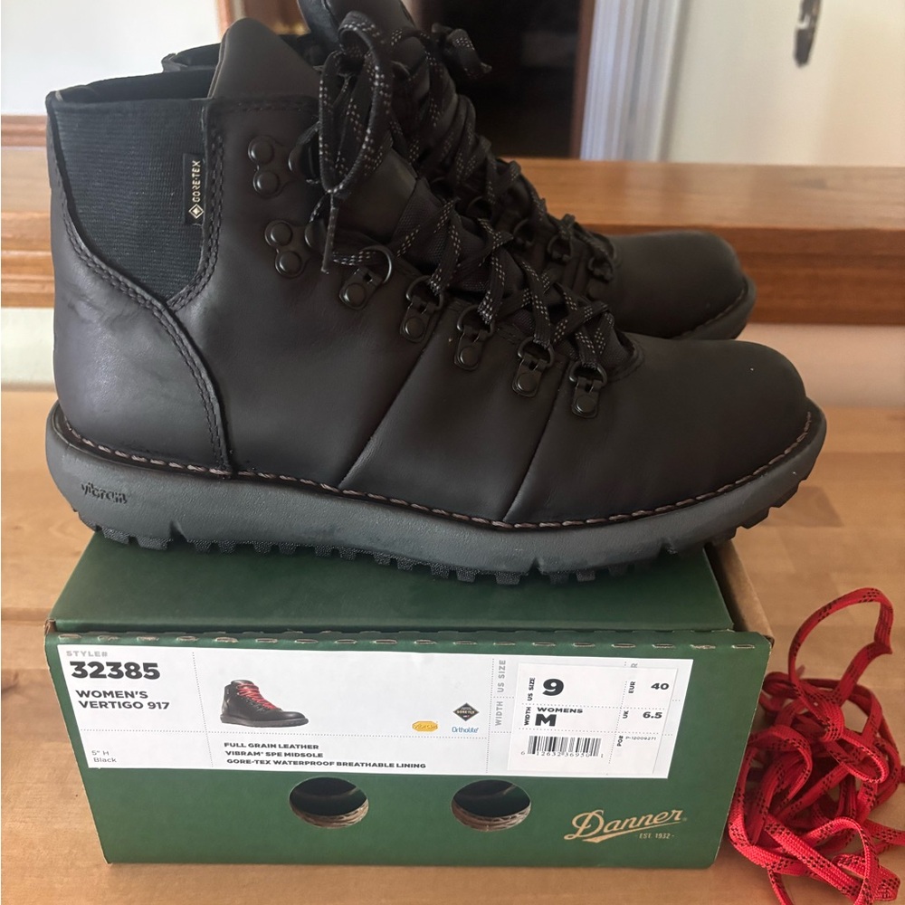 Danner Women's Black Vertigo 917 Boots